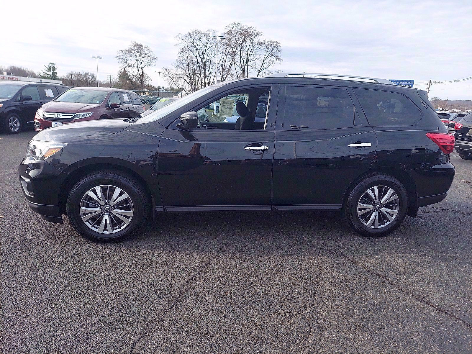 Used 2019 Nissan Pathfinder S image 4