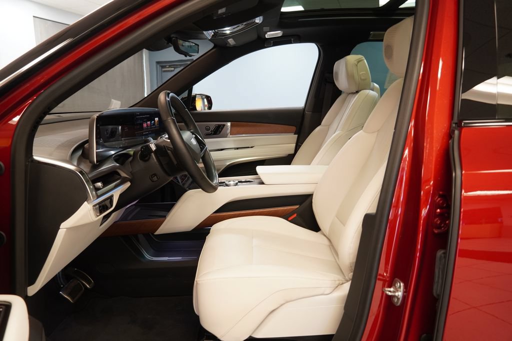 Used 2026 Cadillac Vistiq Sport AWD/4WD image 6