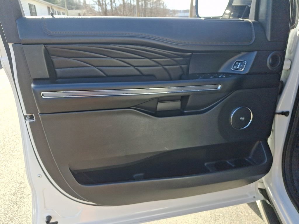 Used 2019 Ford Expedition Platinum image 12