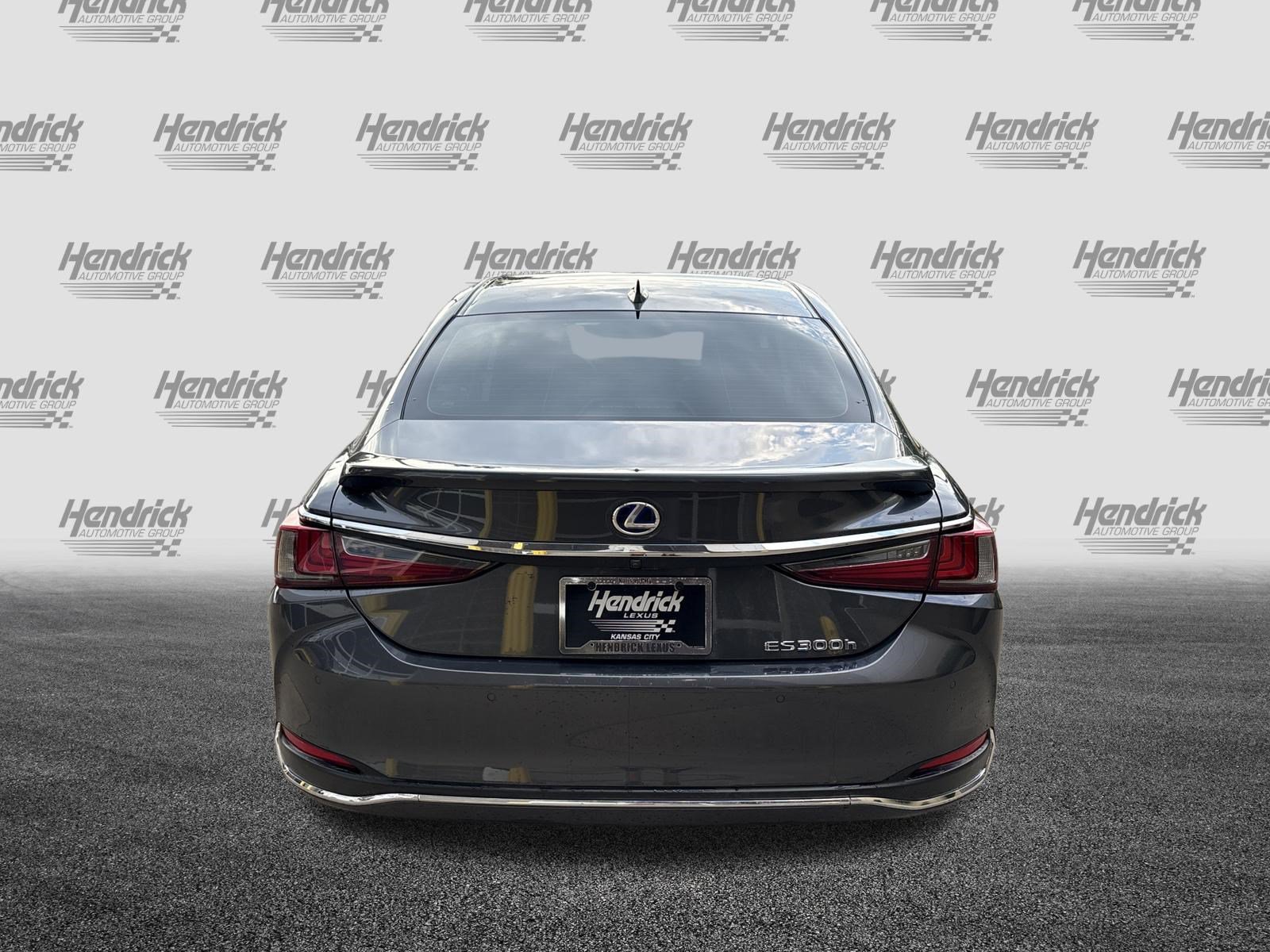 Certified 2022 Lexus ES 300h w/ Accessory Package 2 FWD image 9