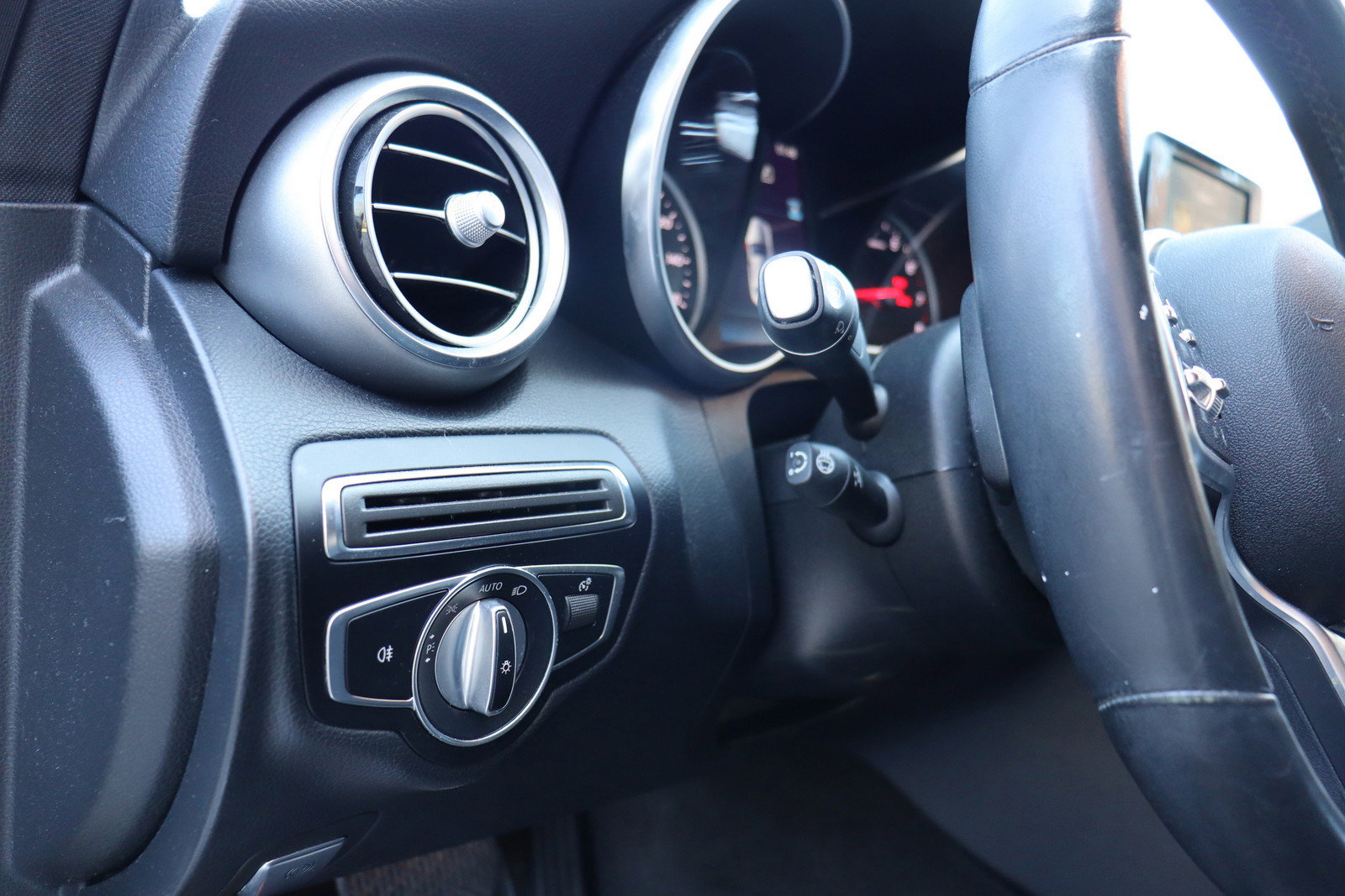 Used 2019 Mercedes-Benz C 300 4MATIC Sedan w/ Premium Package image 27