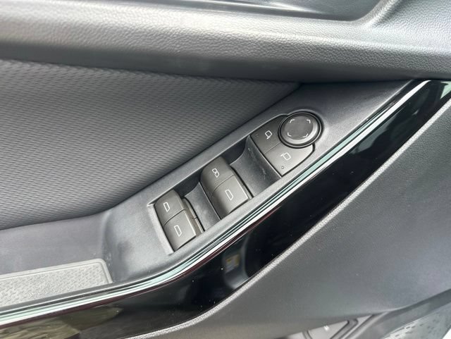 New 2026 Chevrolet Equinox LT w/ Convenience Package II FWD image 13