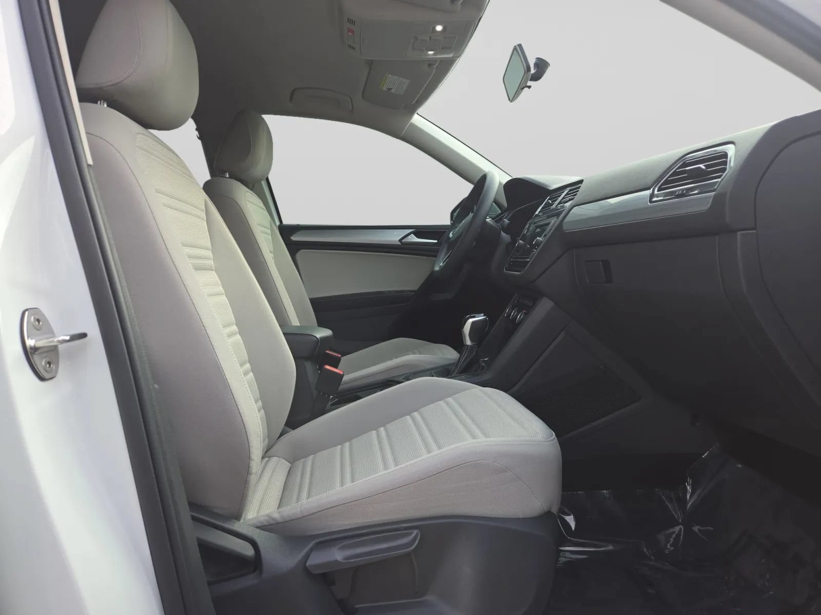 Used 2022 Volkswagen Tiguan S FWD image 33
