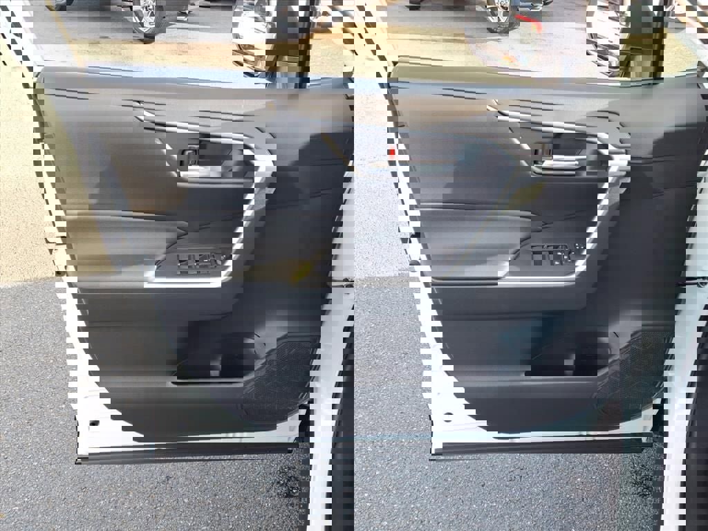 New 2025 Toyota RAV4 SE image 9