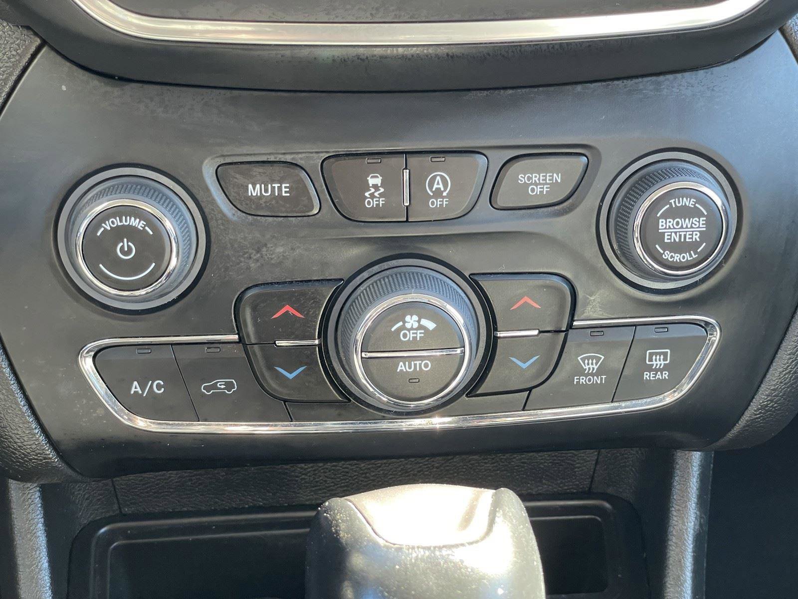 Certified 2023 Jeep Cherokee Altitude Lux image 24