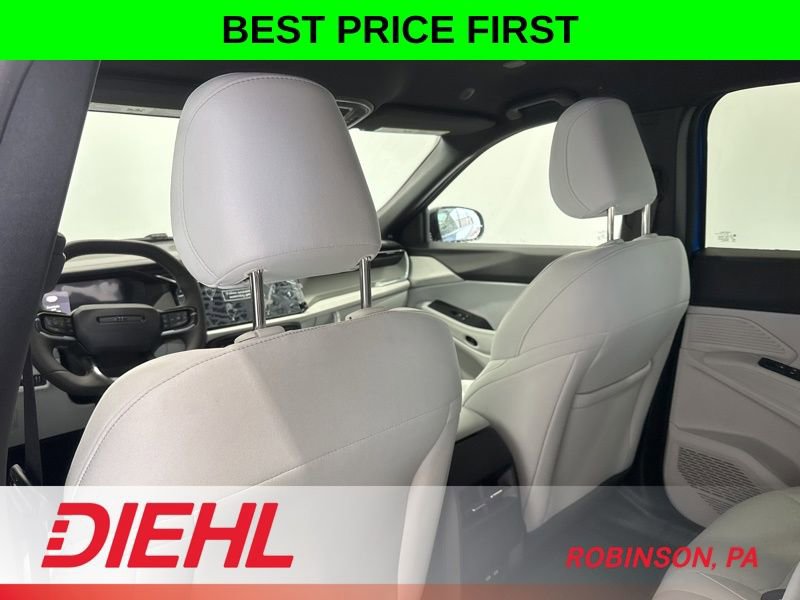 New 2026 Jeep Cherokee Laredo image 17