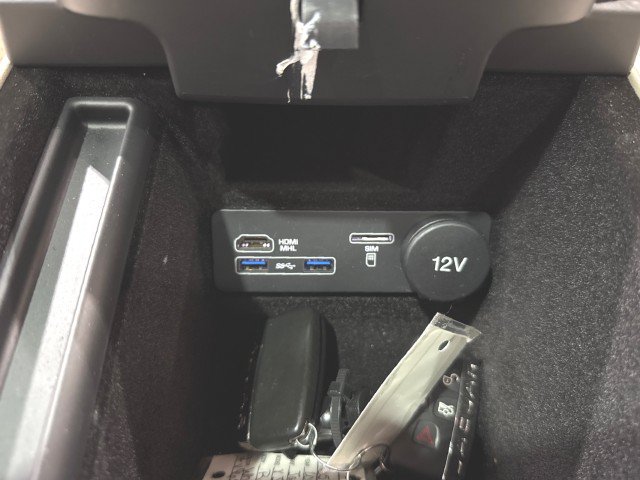 Used 2016 Jaguar XJ R-Sport RWD image 71