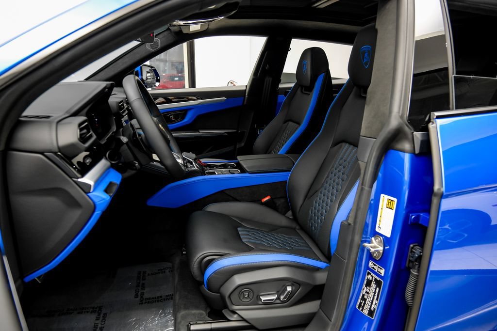 Used 2025 Lamborghini Urus SE AWD/4WD image 44