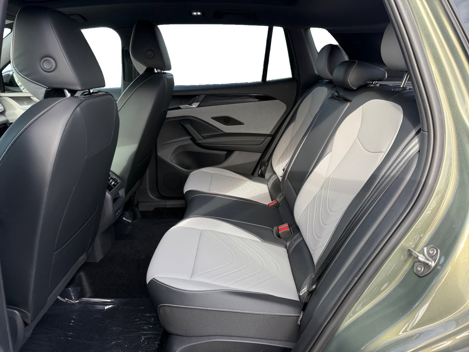 New 2026 Volkswagen Tiguan SE R-Line AWD/4WD image 16