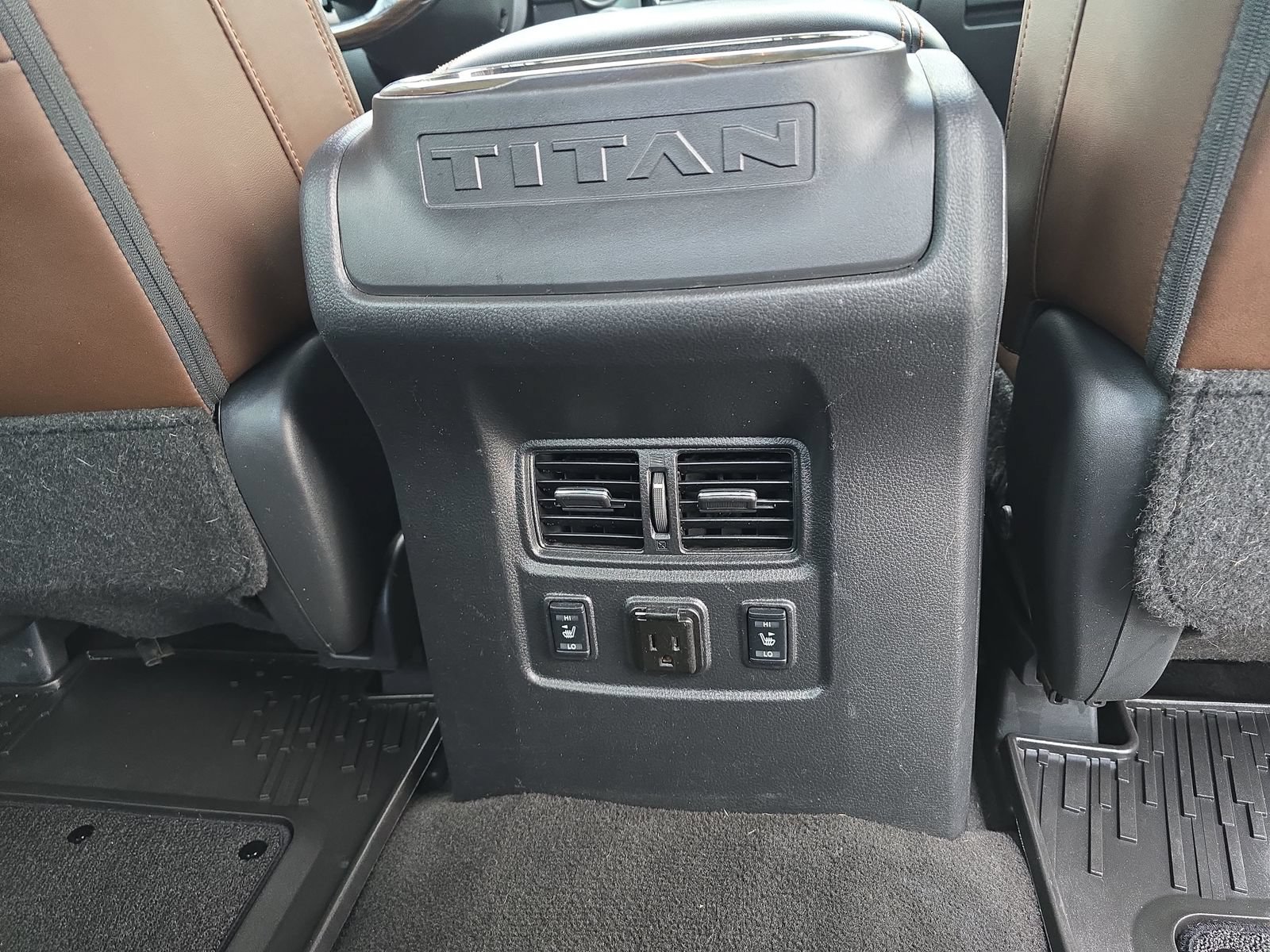 Used 2018 Nissan Titan Platinum Reserve w/ Platinum Utility Package AWD/4WD image 16