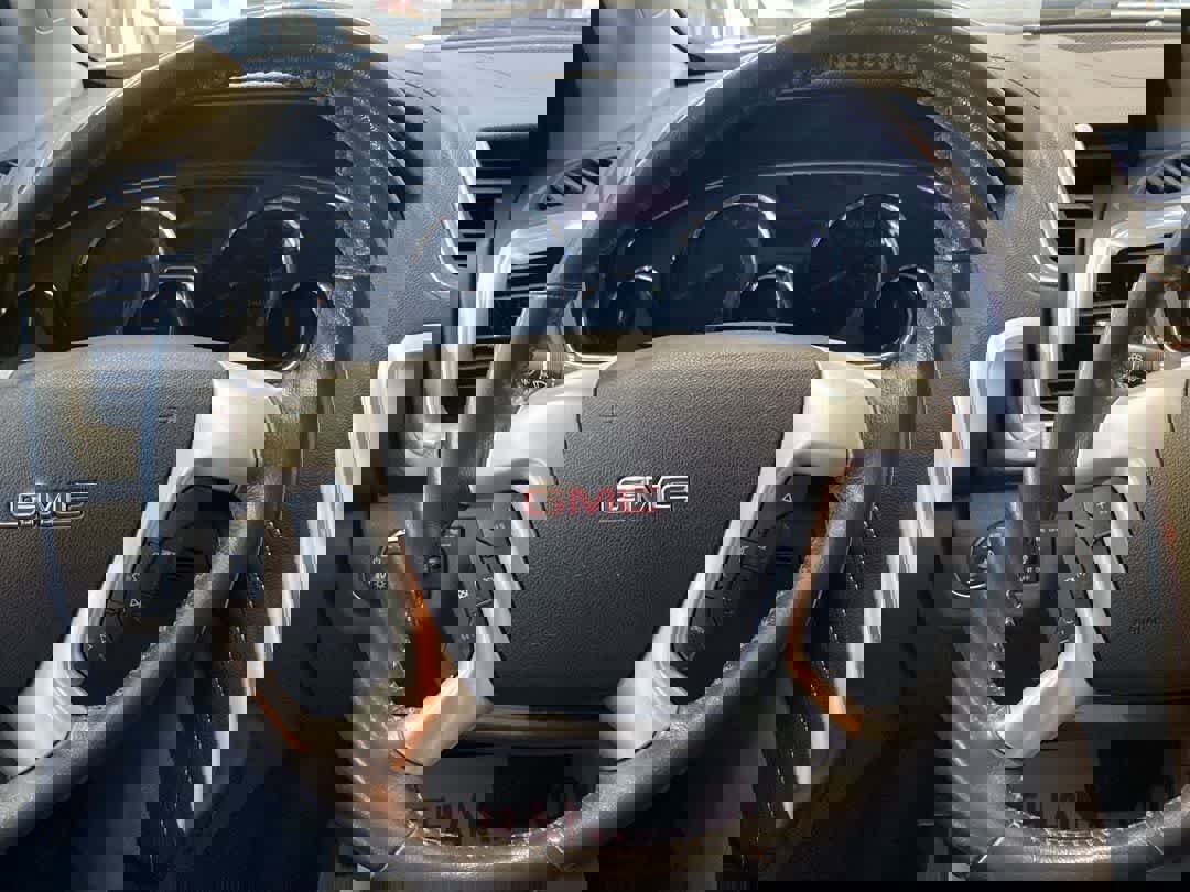 Used 2014 GMC Acadia SLT image 17