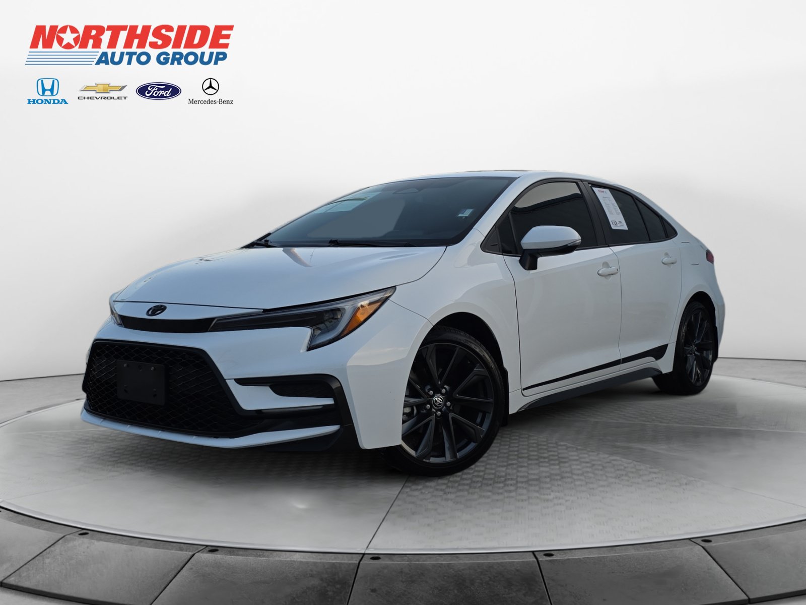 Used 2025 Toyota Corolla SE FWD image 3