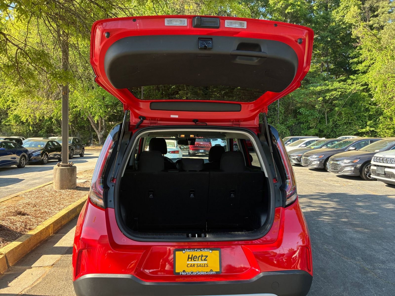 Used 2025 Kia Soul LX w/ LX Technology Package FWD image 32