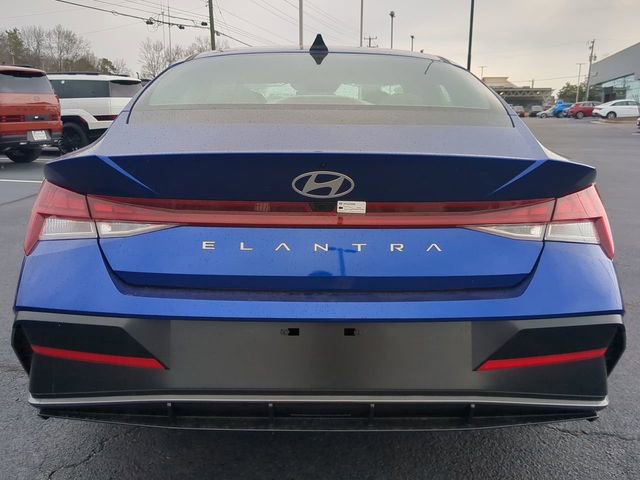 Used 2025 Hyundai Elantra SEL FWD image 5