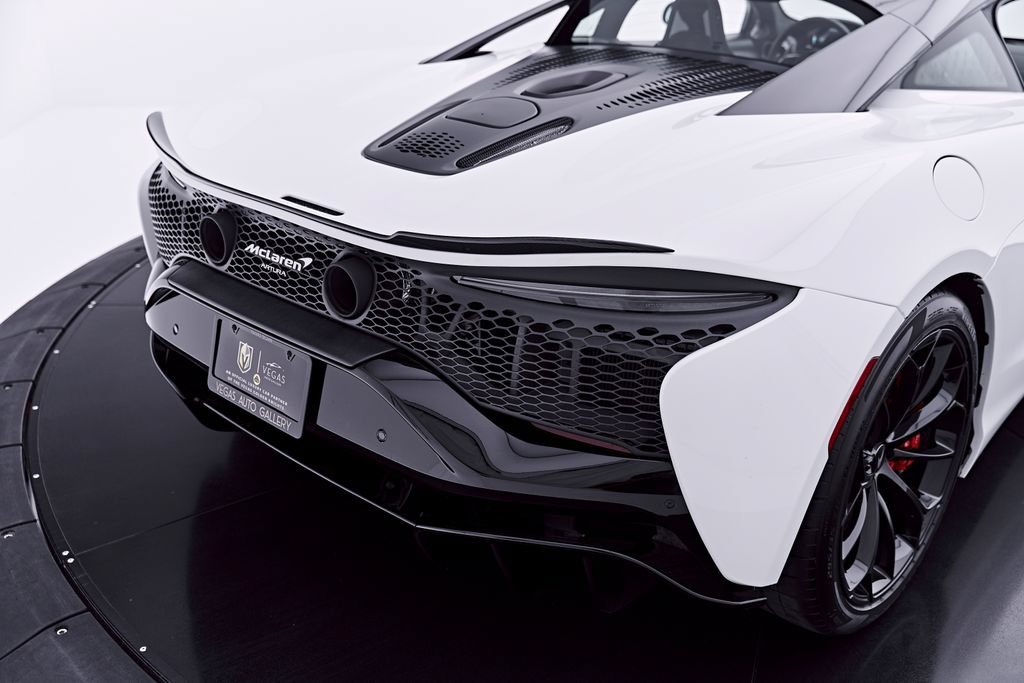 Used 2024 McLaren Artura RWD image 36
