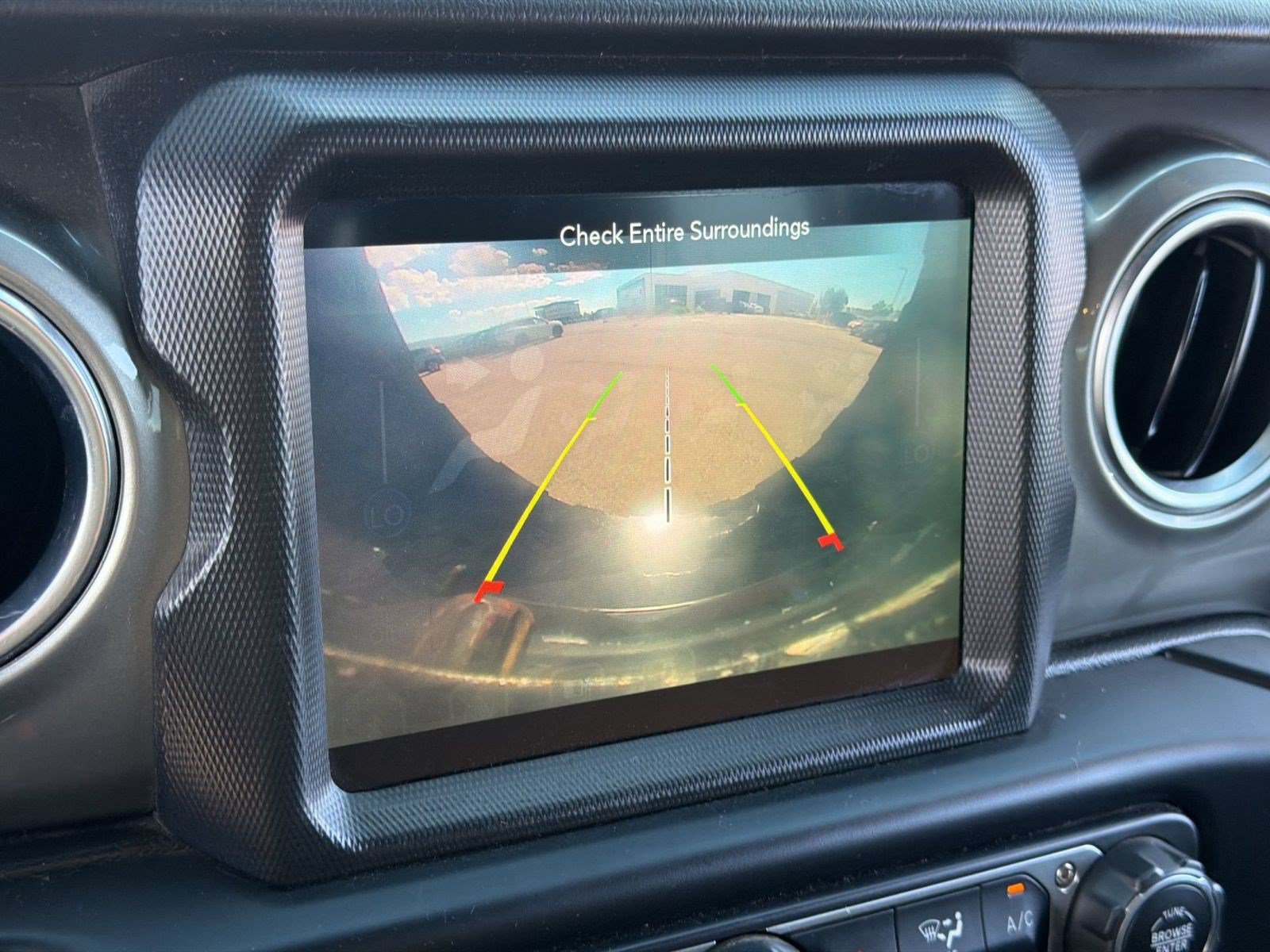 Used 2020 Jeep Wrangler Unlimited Sahara w/ Uconnect 4C Nav & Sound Group AWD/4WD image 19