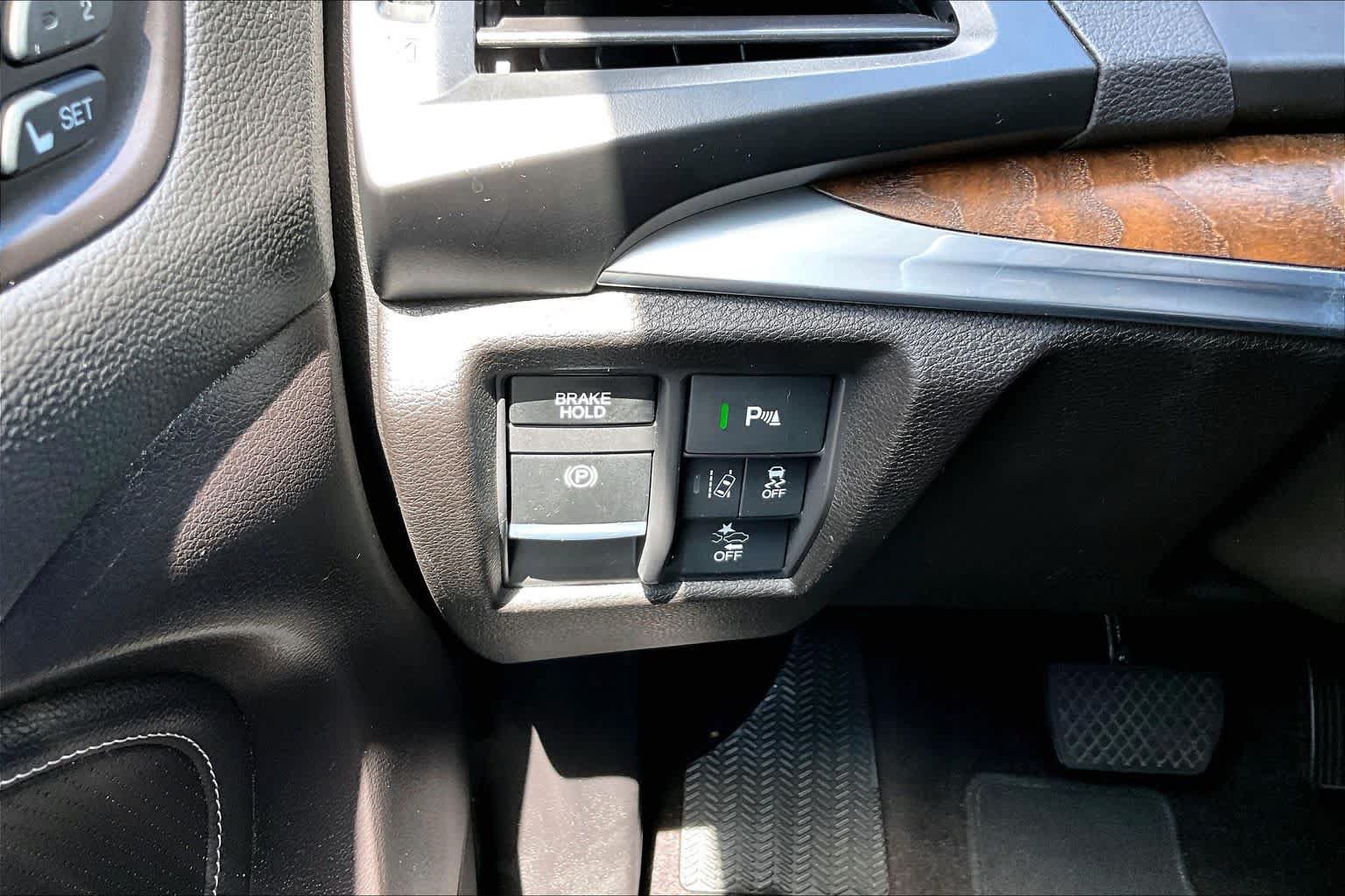 Used 2020 Acura MDX w/ Technology Package AWD/4WD image 34