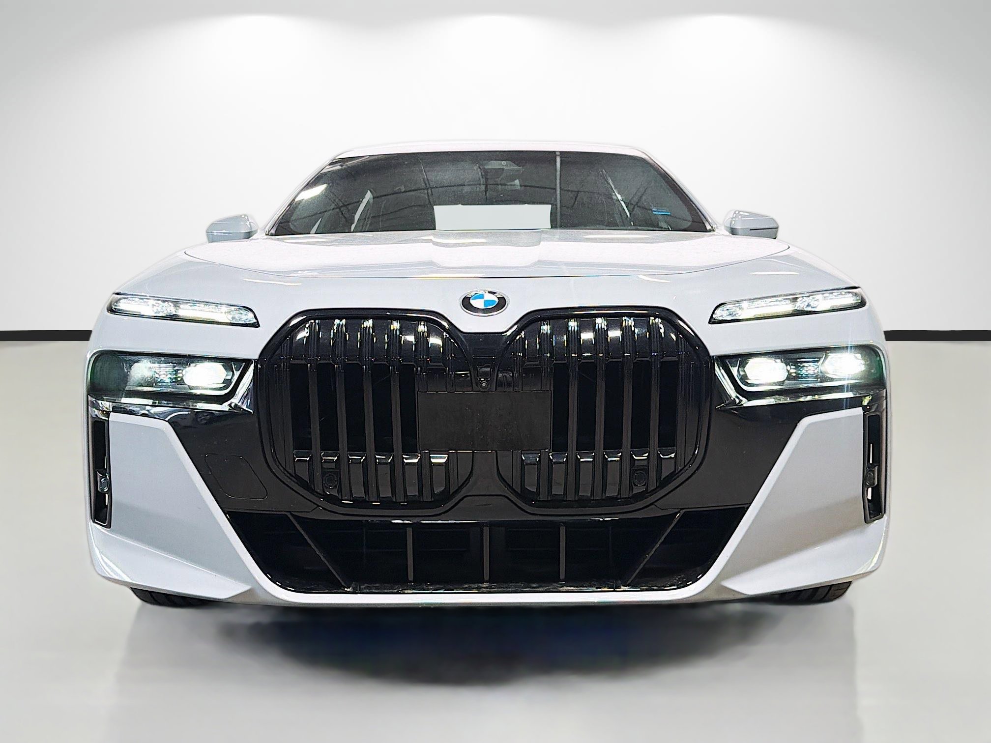 Used 2023 BMW 760i xDrive w/ Executive Package image 8