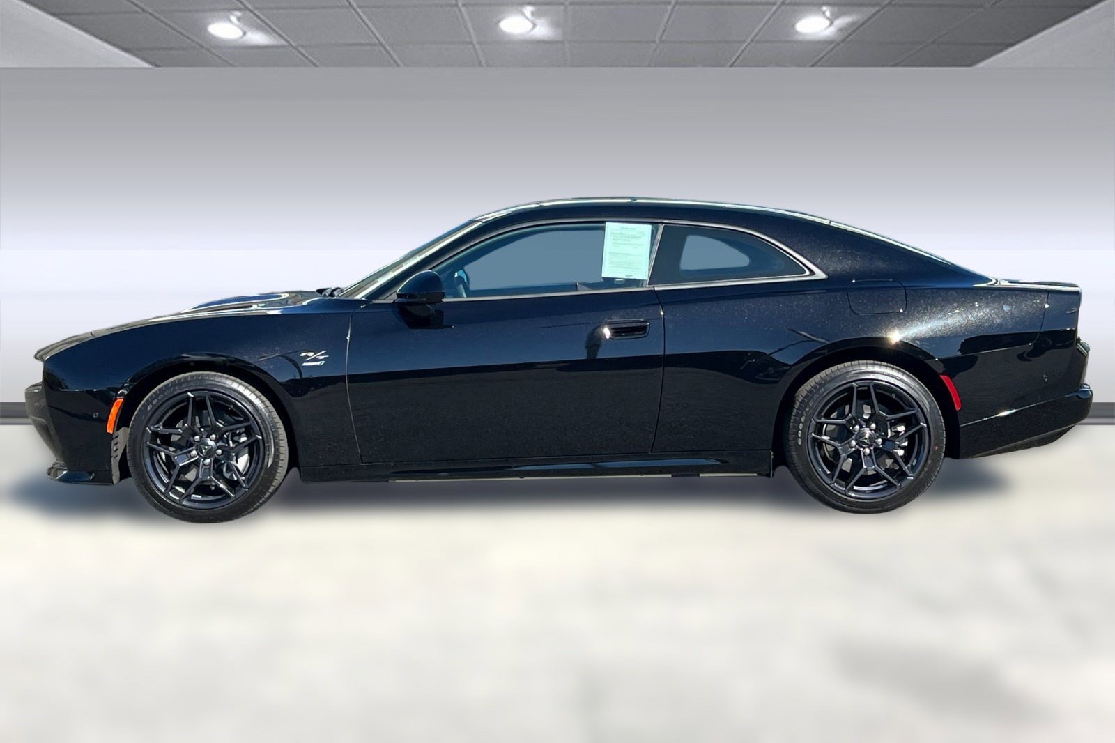 Used 2024 Dodge Charger R/T w/ Plus Group image 2