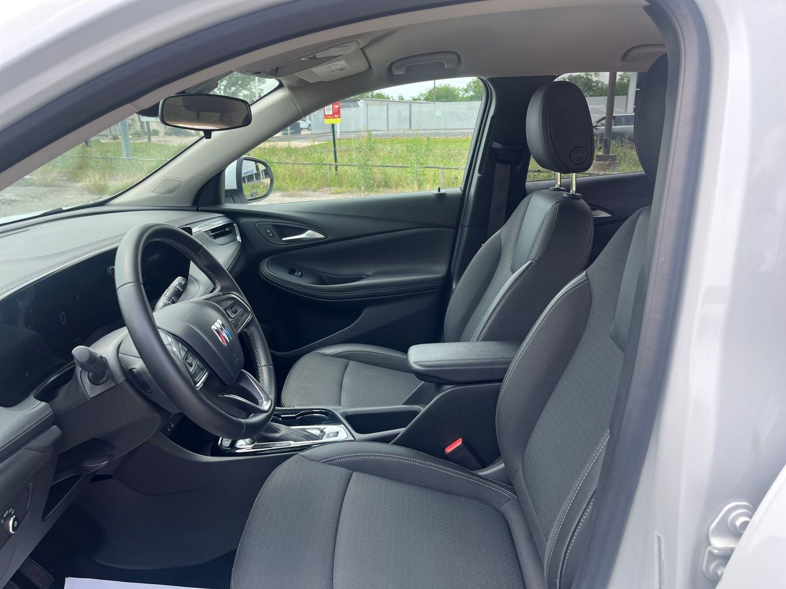 Used 2025 Buick Encore GX Preferred FWD image 25