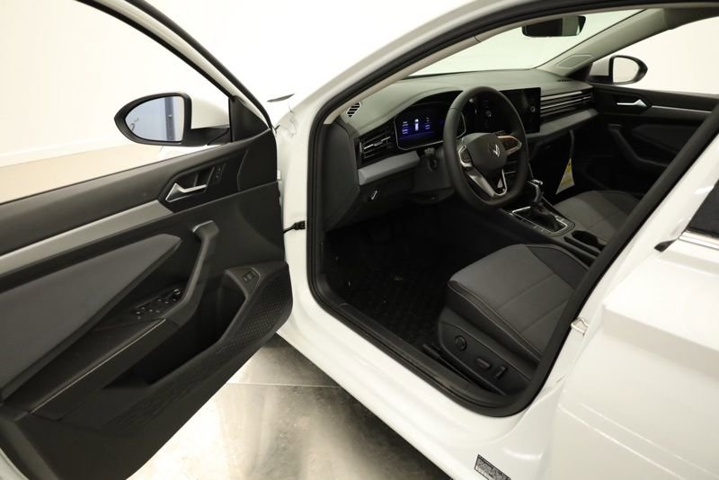 New 2026 Volkswagen Jetta SE image 9