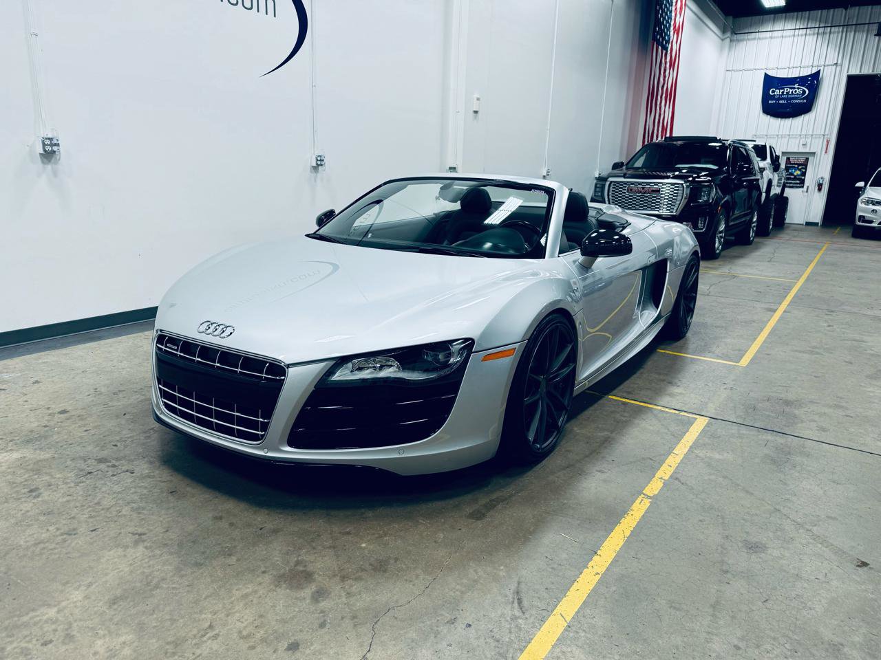 Used 2012 Audi R8 V10 w/ Enhanced Leather Pkg AWD/4WD image 3