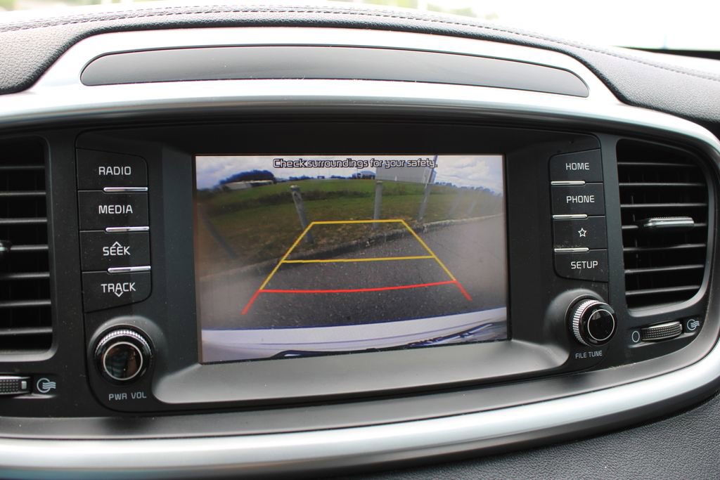 Used 2020 Kia Sorento LX image 14