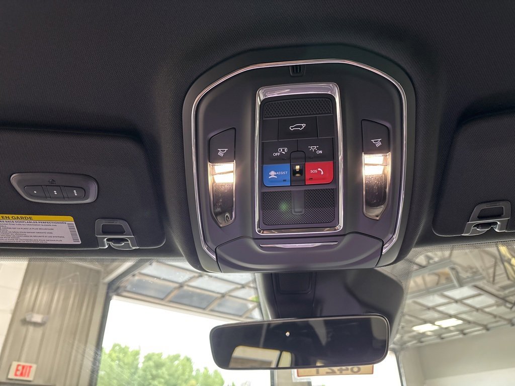 New 2025 Jeep Grand Cherokee Limited w/ Black Appearance Package image 15