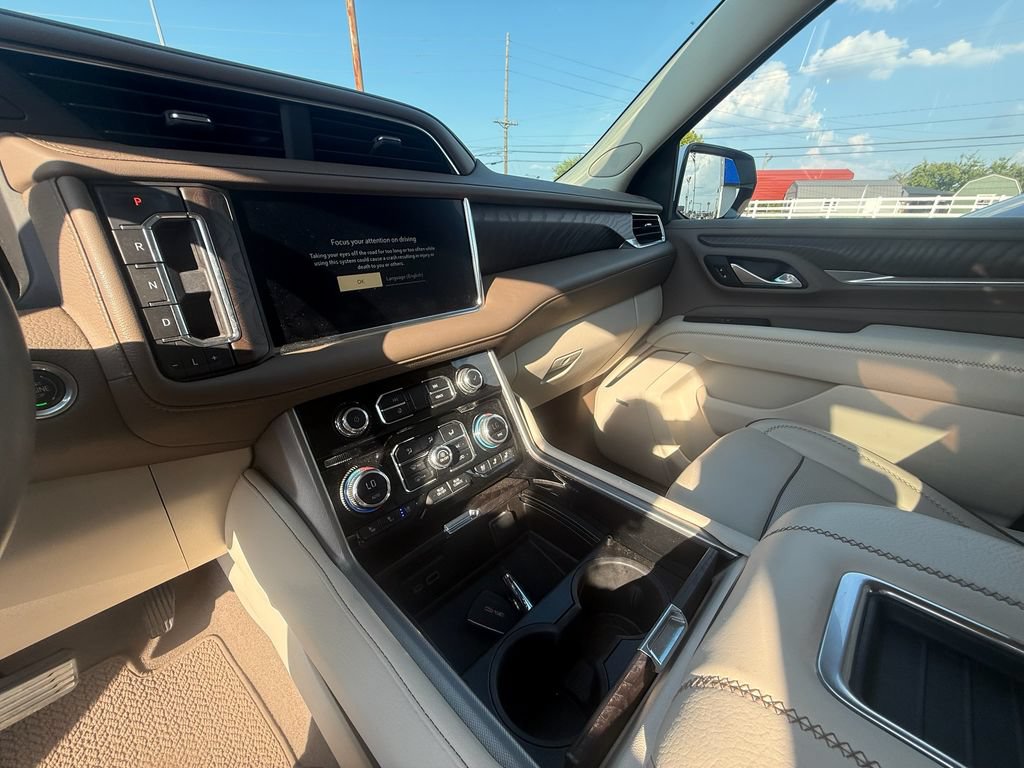 Used 2023 GMC Yukon XL Denali AWD/4WD image 15