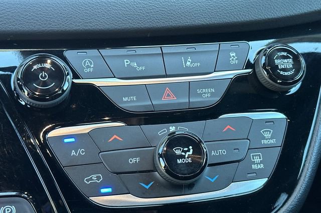 Used 2025 Chrysler Pacifica Select image 22