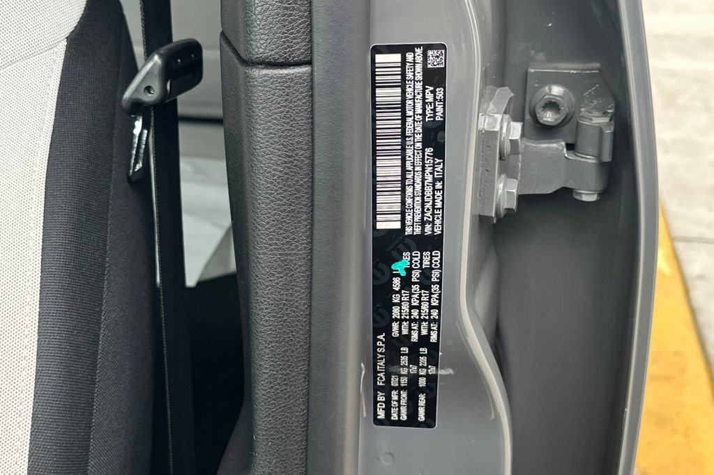 Used 2021 Jeep Renegade Latitude image 32