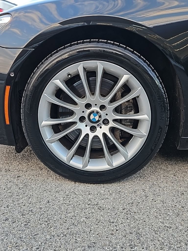 Used 2015 BMW 750i RWD image 9