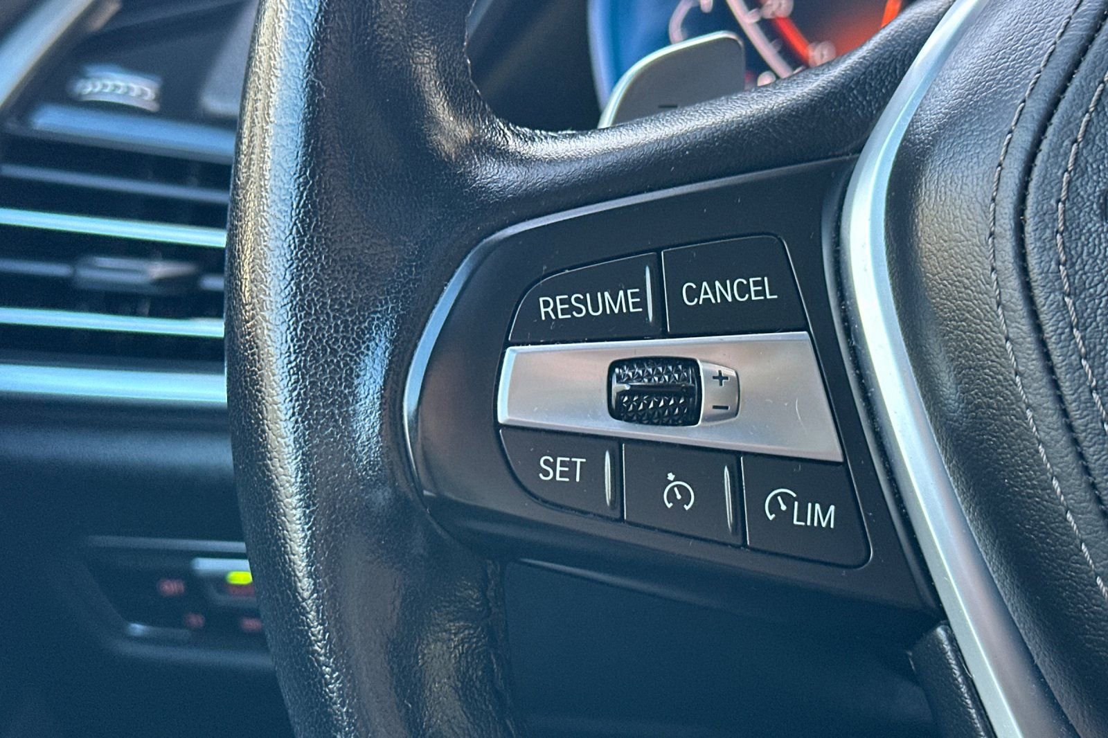 Used 2023 BMW X5 xDrive40i w/ Premium Package image 33