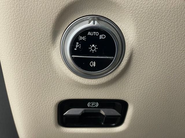 Used 2024 Mercedes-Benz C 300 Sedan image 37