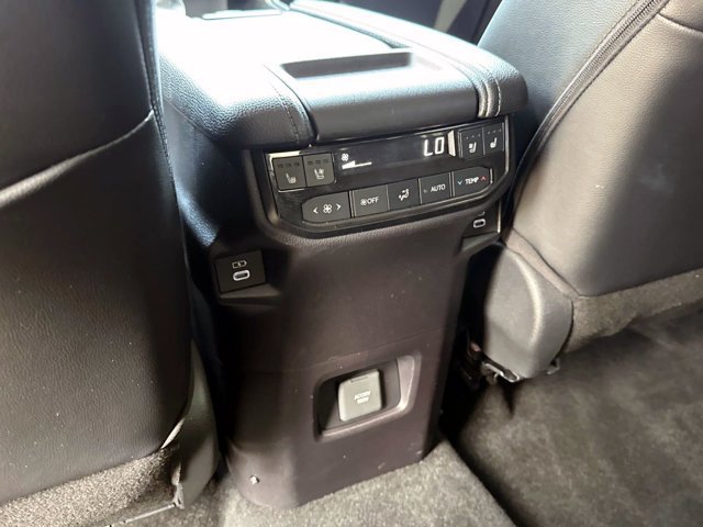 Used 2025 Toyota Grand Highlander AWD image 17