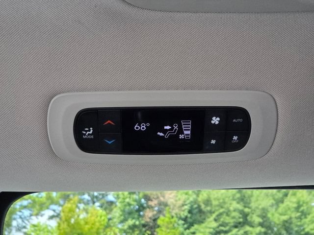 Used 2024 Chrysler Pacifica Touring-L FWD image 15