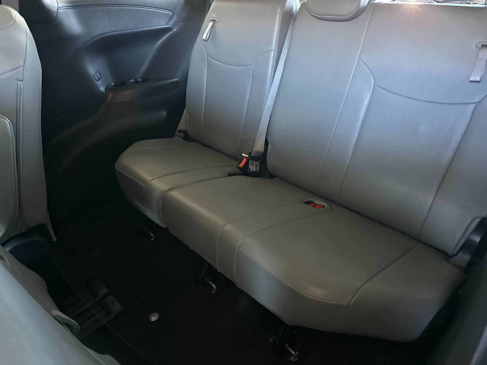Used 2025 Toyota Sienna XLE FWD image 14