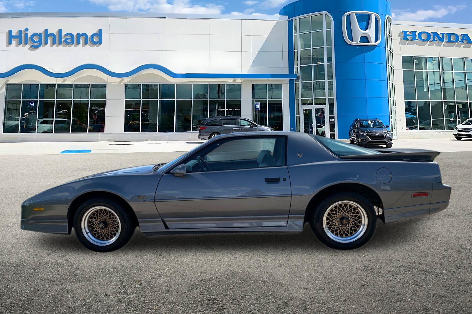 Used 1987 Pontiac Firebird Trans Am RWD image 2