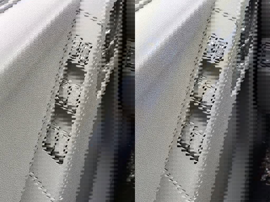 Used 2015 Nissan Frontier SV w/ SV Value Truck Package image 25