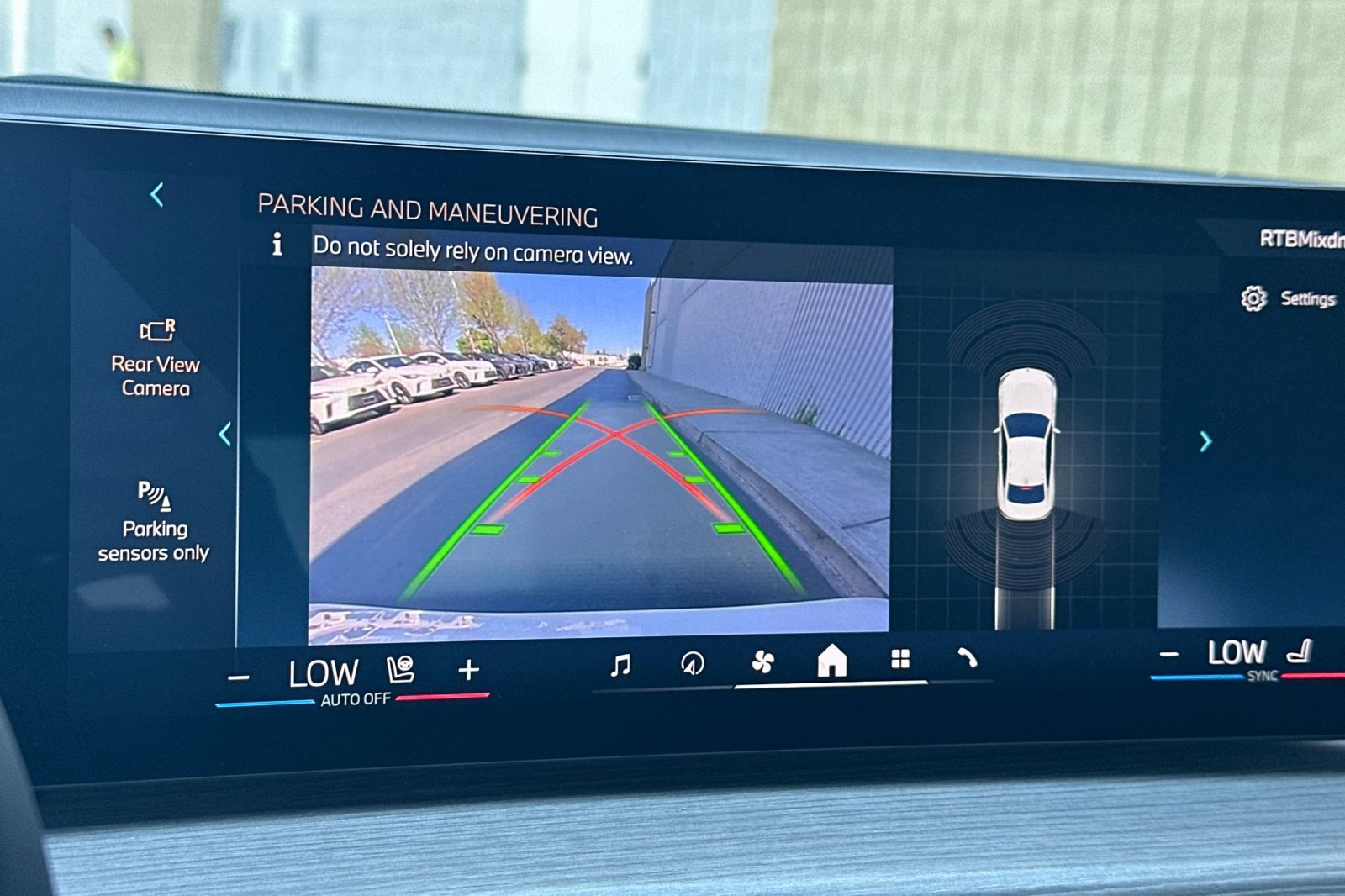 Certified 2025 BMW 230i Coupe w/ Convenience Package image 25