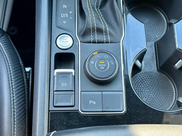 Certified 2022 Volkswagen Atlas Cross Sport SE w/ Panoramic Sunroof Package image 33