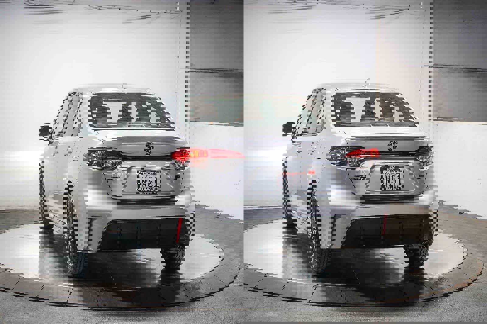 Certified 2024 Toyota Corolla SE w/ SE Premium Package FWD image 4