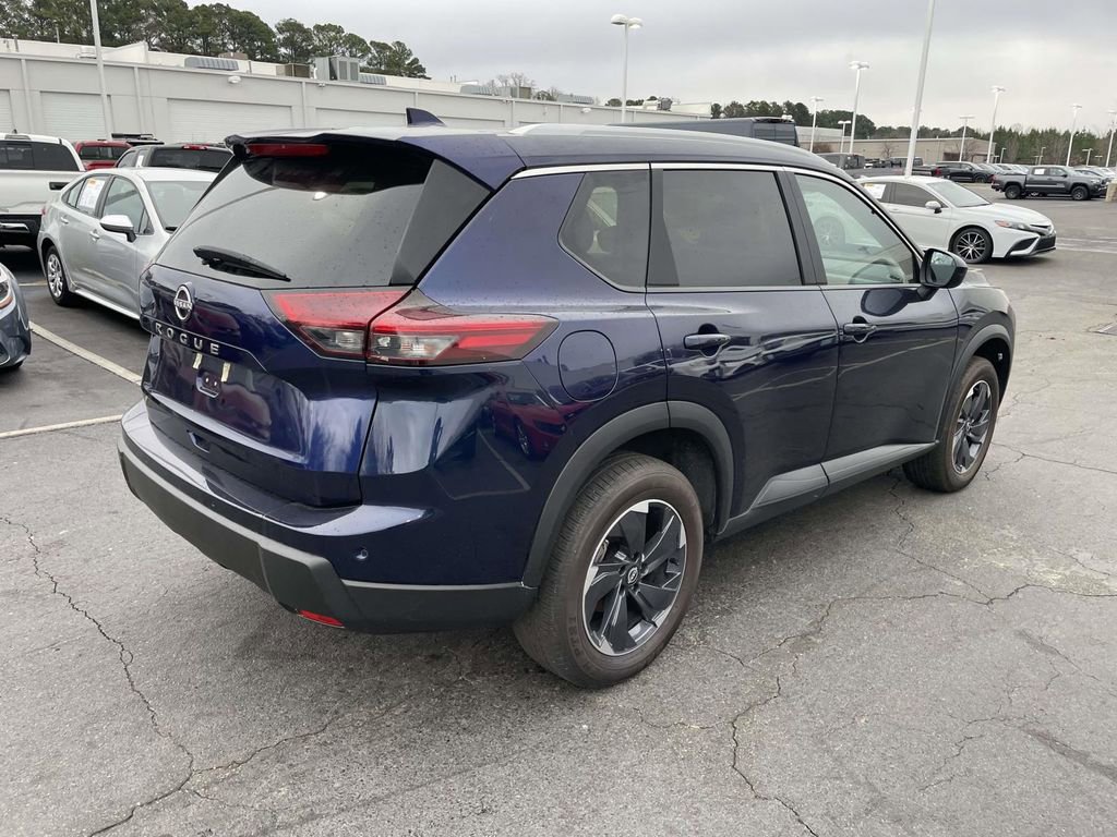 Used 2025 Nissan Rogue SV w/ SV Premium Package image 12