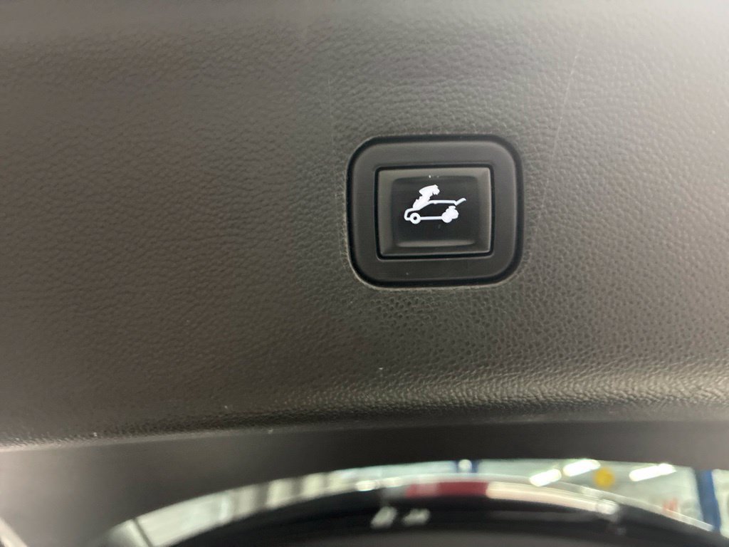 Used 2021 Buick Enclave Avenir w/ Avenir Technology Package AWD/4WD image 21