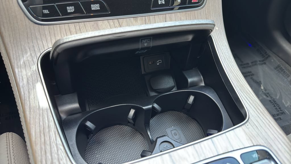 Used 2023 Mercedes-Benz E 450 Cabriolet image 36