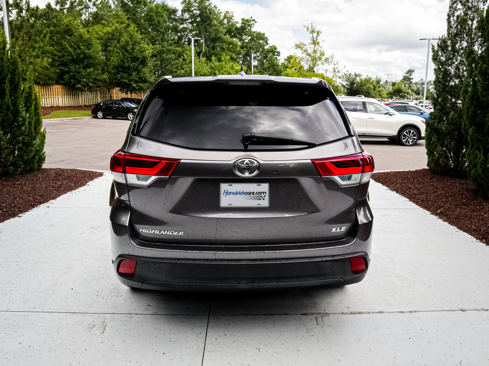 Used 2018 Toyota Highlander XLE FWD image 11