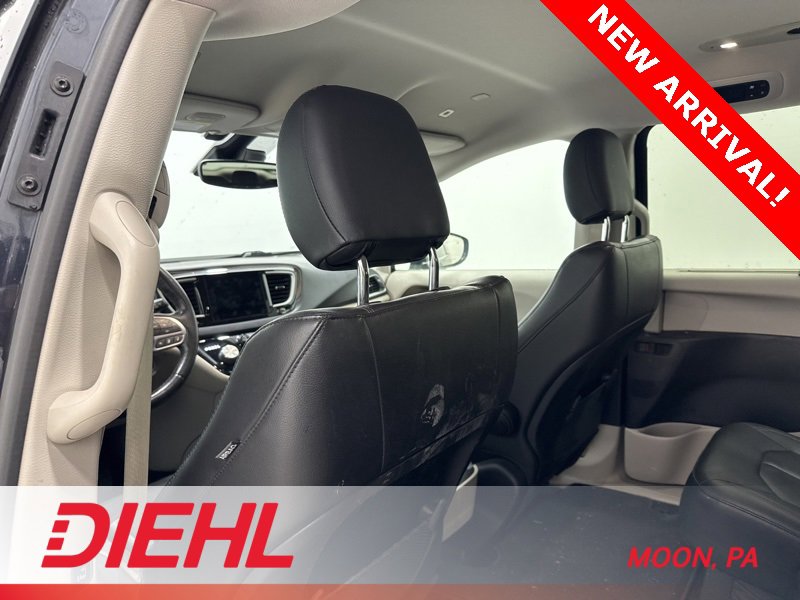 Used 2019 Chrysler Pacifica Touring-L w/ Advanced Safetytec Group image 20