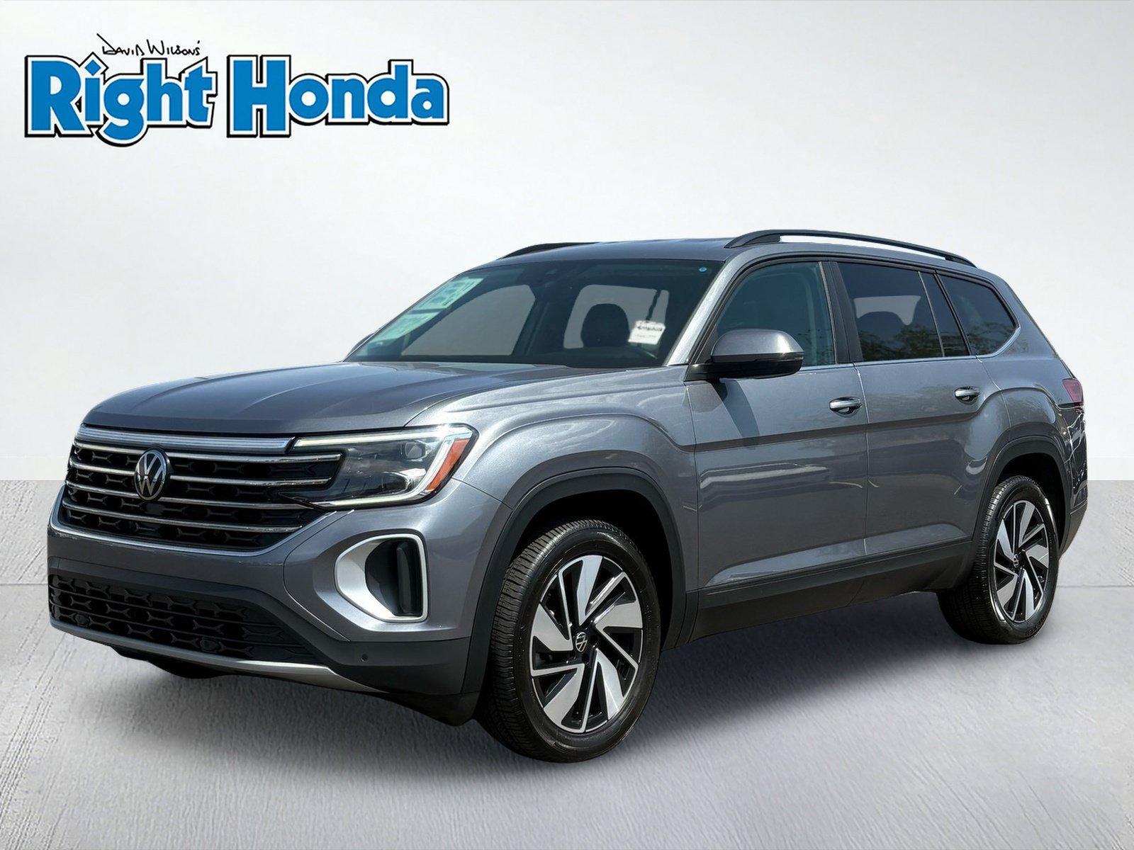 Used 2025 Volkswagen Atlas SE AWD/4WD image 2