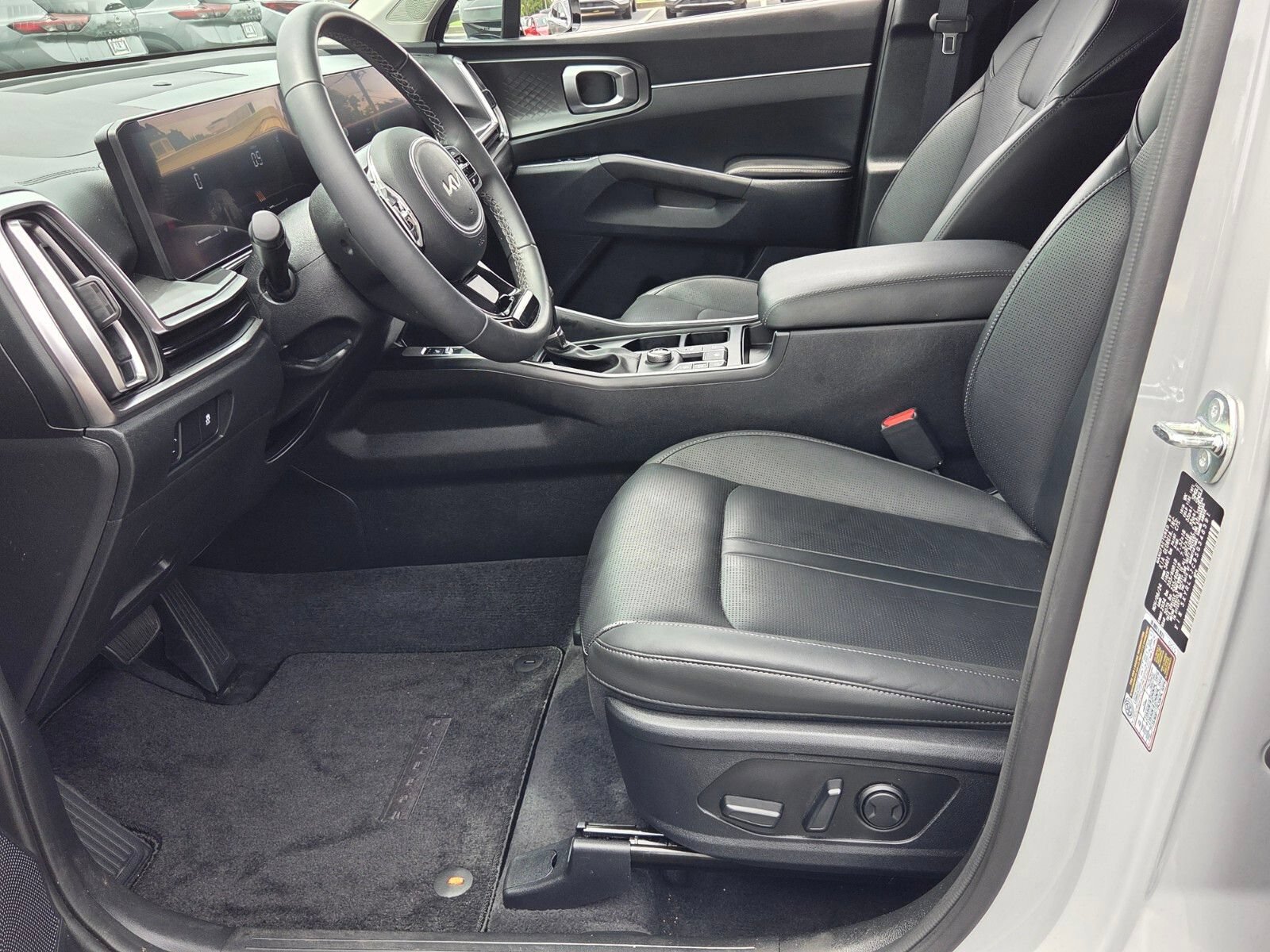Used 2025 Kia Sorento S FWD image 5