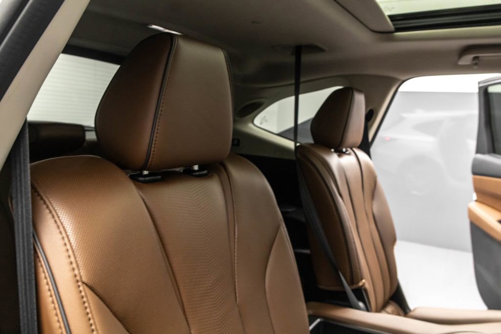 Used 2023 Acura MDX SH-AWD w/ Advance Package image 30